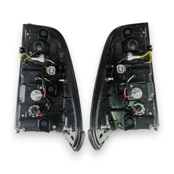 Stop negro LED Toyota Hilux Revo 21-23