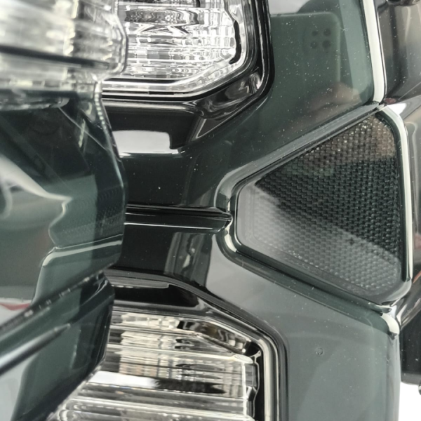 Stop negro LED Toyota Hilux Revo 21-23