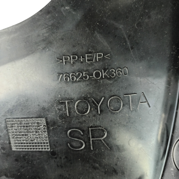 Salpicadera trasera derecha Toyota Fortuner 16-24 76625-0K360